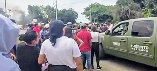 Habitantes de Totolapan realizan bloqueos y quema de vehículos para impedir operativo
