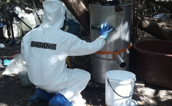 Desmantelan en Sinaloa dos laboratorios y decomisan más de cuatro toneladas de droga valuada en mil 321 mdp