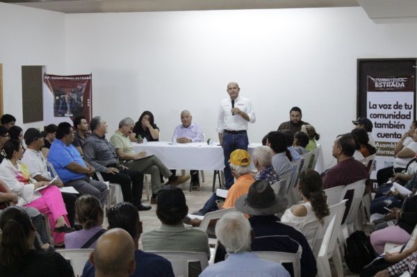 Aborda Cuauhtémoc Estrada en asamblea ciudadana de Delicias reforma política
