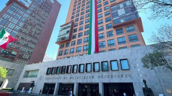 SRE asegura que ya brinda apoyo legal a mexicana que denunció violencia de un diplomático argentino