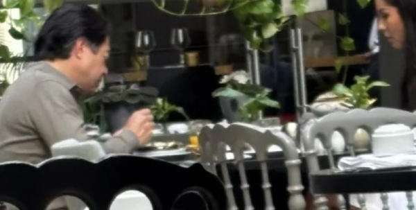 Captan a Mario Delgado vacacionando en exclusivo hotel de Portugal