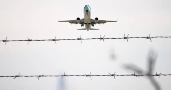 Ecuador inicia deportación de colombianos detenidos; es un gesto 