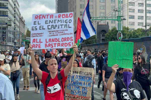“Brugada ¡tus estrategias ignoran a víctimas de despojo!” dicen en protesta contra la gentrificación; ruta cambia a Zócalo