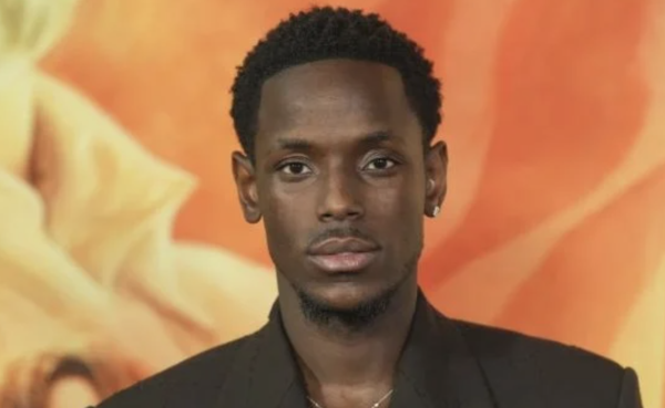 La policía del Reino Unido acusa al actor Michael Ward de violación y agresión sexual