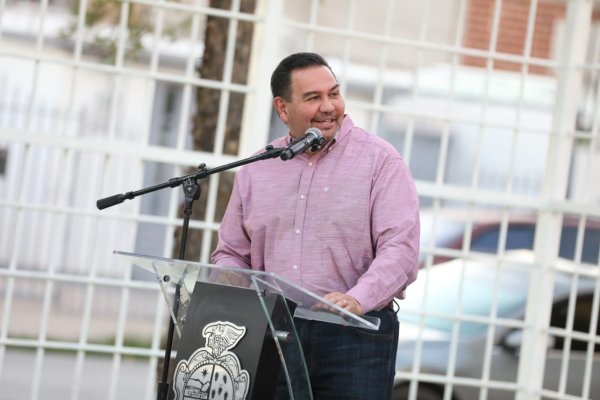 Entrega Pérez Cuéllar rehabilitación de parque Carlos Dickens