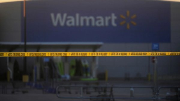 Detienen a un hombre acusado de apuñalar a 11 personas en un Walmart