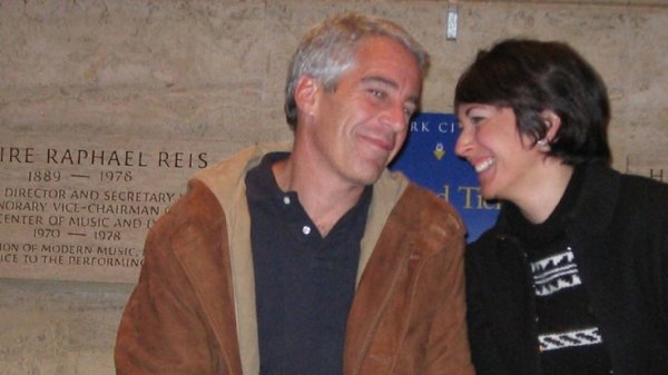¿Quiénes están entre las 100 personas de las que la cómplice de Epstein dio información?