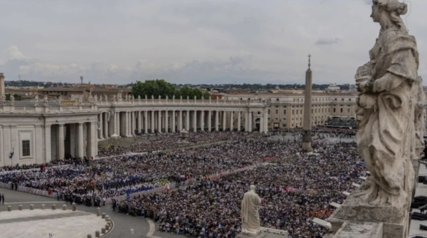Arzobispo de Varsovia pide al Vaticano destituir a sacerdote polaco acusado de asesinar a indigente