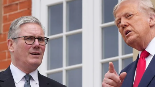 Trump presume sus campos de golf ante líder británico mientras se agrava la crisis en Gaza