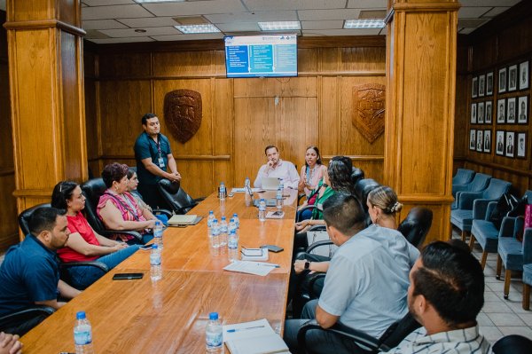 Jorge Aldana encabeza reunión del Comité de Salud para reforzar acciones contra el brote de sarampión en Camargo