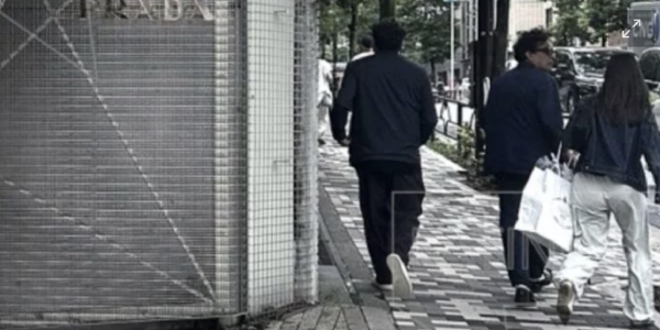 Revelan nuevas imágenes de Andrés Manuel López Beltrán “Andy” saliendo de Prada en Tokio