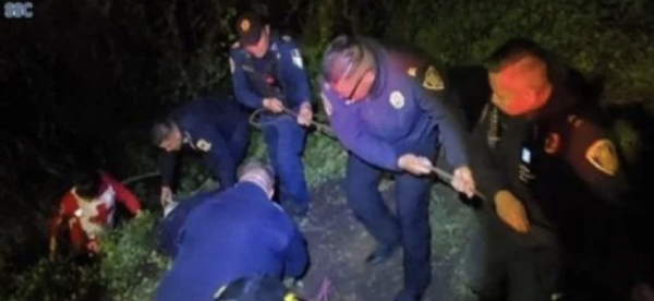 Rescatan a cuatro jóvenes que cayeron en barranco del Bosque de Chapultepec