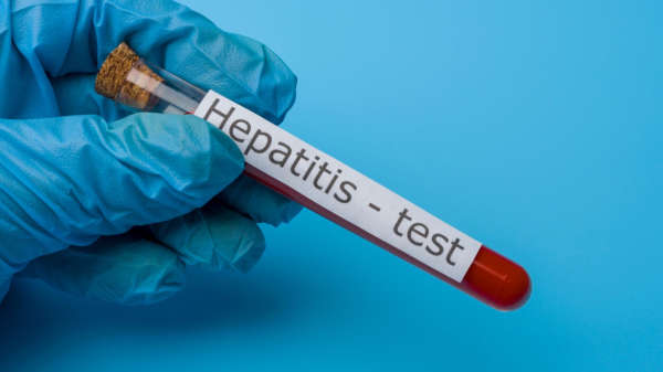 OMS lanza alerta global por hepatitis: Pide acelerar esfuerzos contra la enfermedad