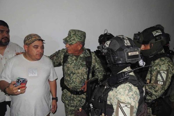 Militares presuntamente roban dinero en Nuevo Laredo, Tamaulipas; los acorralan y obligan a devolverlo