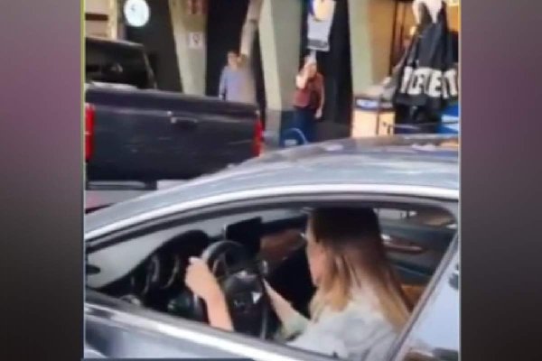 Procesan a Ximena “N” por discriminación a policía en CDMX; debe disculparse y pagar más de 97 mil pesos por reparación del daño