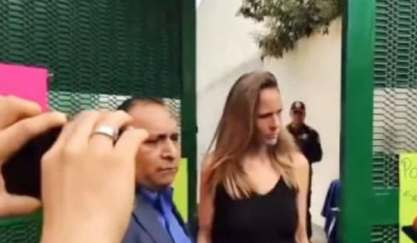 Juez ordena a “Lady Racista” disculparse con policía y acatar las siguientes medidas