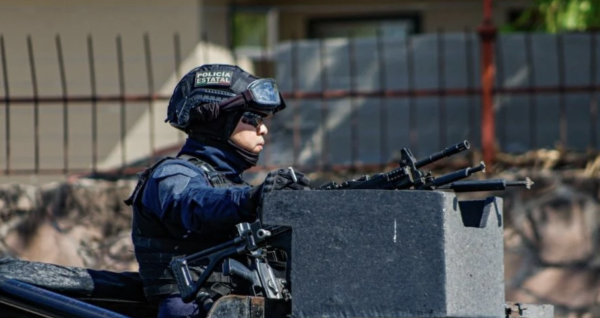 Enfrentamiento entre sujetos armados y agentes federales deja a dos agresores muertos y un detenido en Culiacán