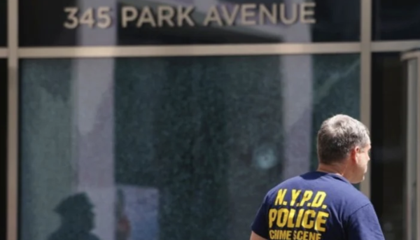 Nueva York despide con vigilia a víctimas de tiroteo en edificio de Manhattan