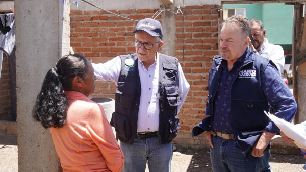 Realizan Mario Vázquez y Beto Pérez visitas casa por casa en Cuauhtémoc