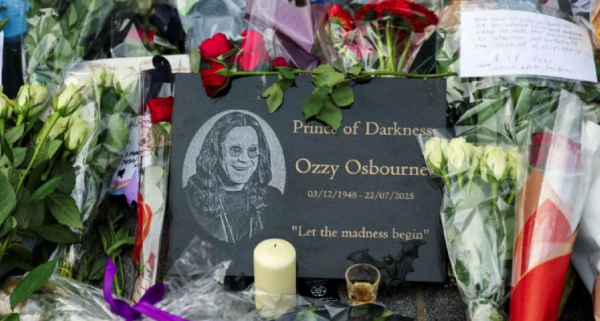 Despiden a Ozzy Osbourne con un cortejo fúnebre que recorrió los lugares más emblemáticos de Birmingham