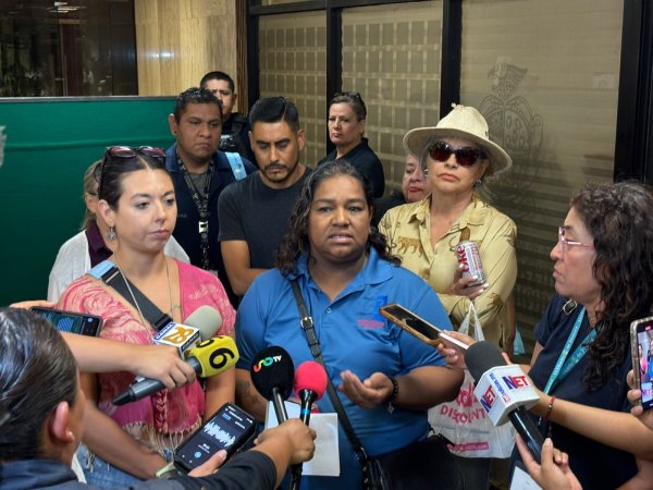 Se reúne Pérez Cuéllar con deudos afectados por las funerarias