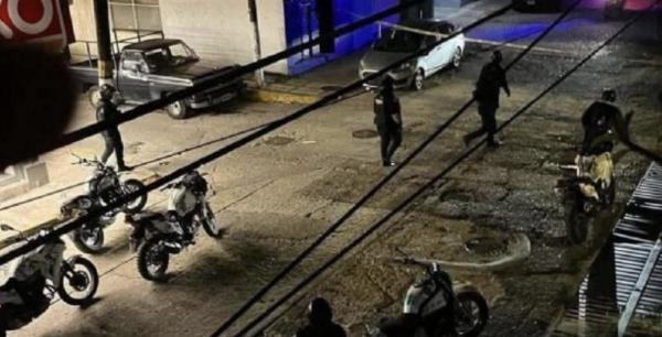 Atacan dos sedes de la Fiscalía General de Guerrero en Acapulco; hay una agente herida