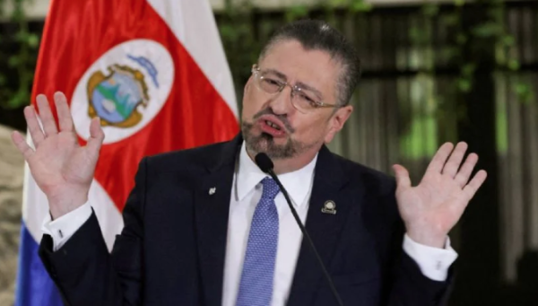 Desbandada en Costa Rica: renuncia el vicepresidente, el ministro de finanza y cinco integrantes más del gabinete