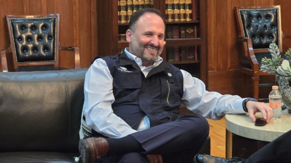 Quien no tenga nada que ofrecer no puede presentar una aspiración: Santiago De la Peña