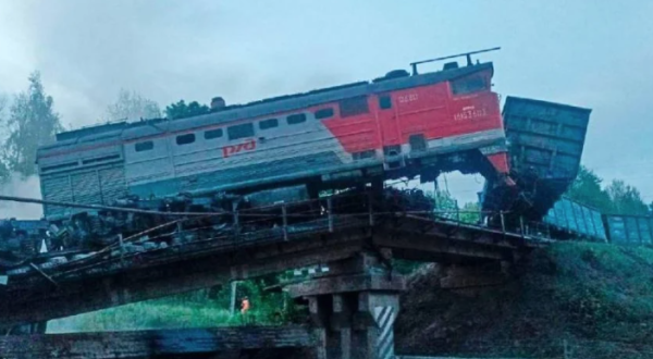Derrumbe de dos puentes en Rusia deja siete muertos; se investiga posible acto terrorista