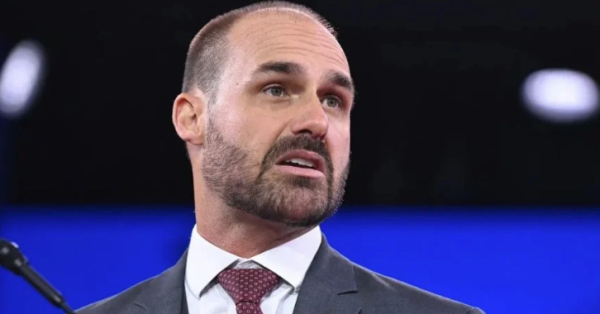 Hijo de Jair Bolsonaro considera ser candidato presidencial en Brasil para las elecciones de 2026
