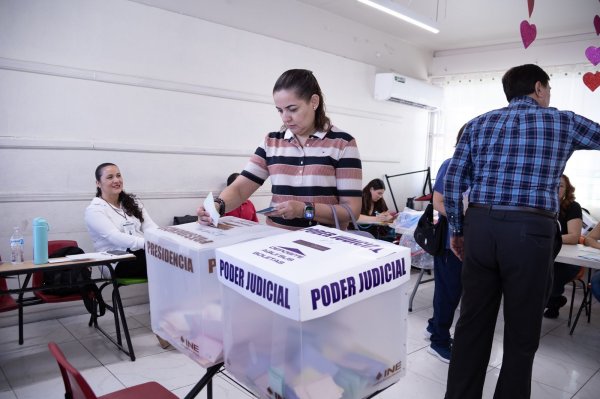 Acude Presidenta del Poder Judicial a emitir su voto