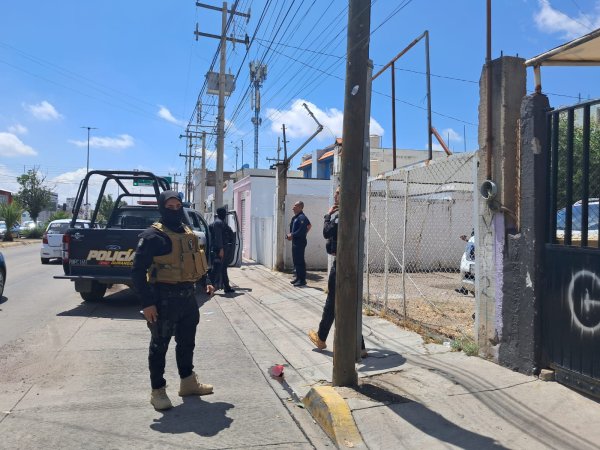 Elementos de la Fiscalía de Durango inspeccionan y saquean vehículo perteneciente al equipo del Diputado Federal José Narro Céspedes