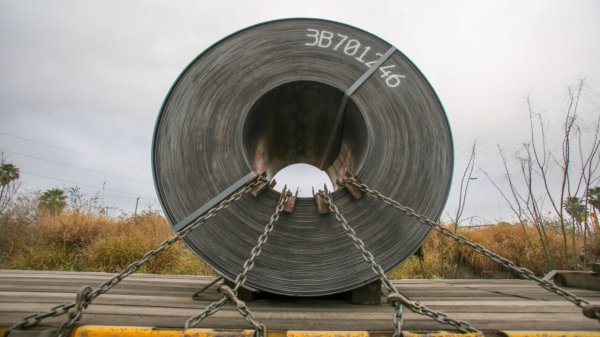 Precios del acero y aluminio se disparan por la nueva amenaza de aranceles de 50% de Trump