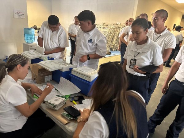 Vacuna SSPE a 200 cadetes contra sarampión, rubéola y paperas para garantizar su seguridad