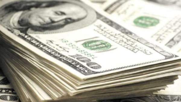Peso mexicano se deprecia ante el dólar; mercado asimila recorte de expectativas de la OCDE