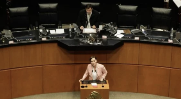 Lilly Téllez felicita a votantes que le mentaron la madre a Fernández Noroña