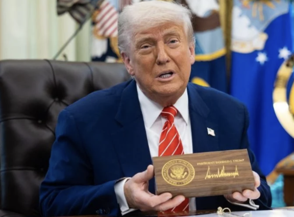 Trump prohíbe la entrada de extranjeros de 12 países y pone restricciones de ingreso a ciudadanos de siete naciones