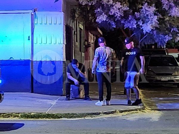 Golpean a cliente en bar Balalaica; mesero se atrinchera tras agresión