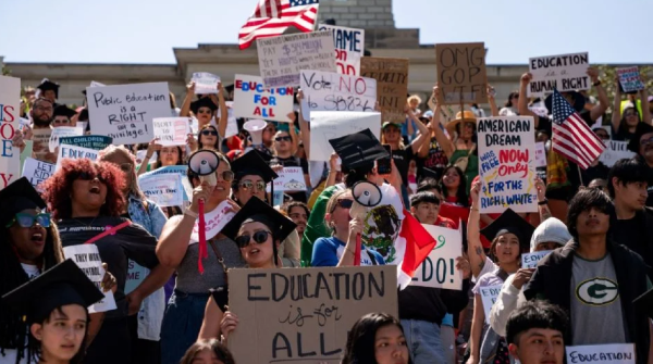Se reducen oportunidades laborales para estudiantes internacionales mientras Trump prohíbe sus visas