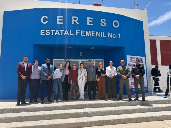 Visita psicóloga Julia Borbolla el Cereso Femenil No. 1