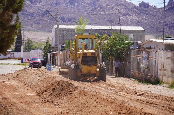 Comienza Municipio trabajos de pavimentación en la calle Yolanda Chan