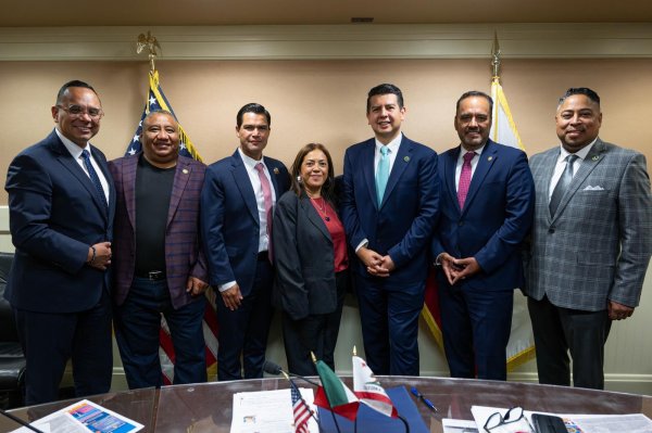 Sostiene Loera reuniones en California para frenar posible impuesto a las remesas