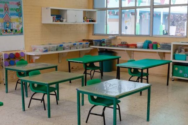 Escuelas de la Capital asisten a clases pese a no contar con agua