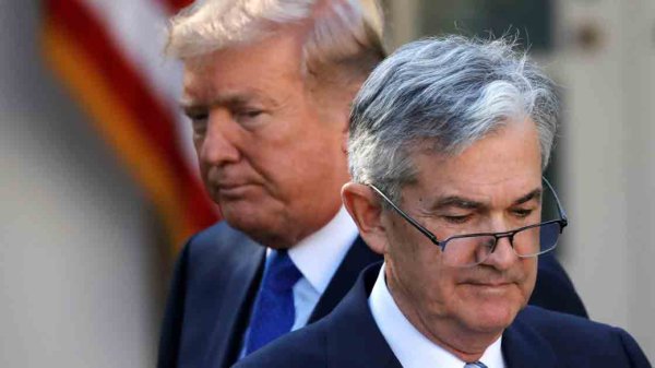 Trump se lanza de nuevo contra la Fed: Ahora le pide bajar las tasas en un punto entero