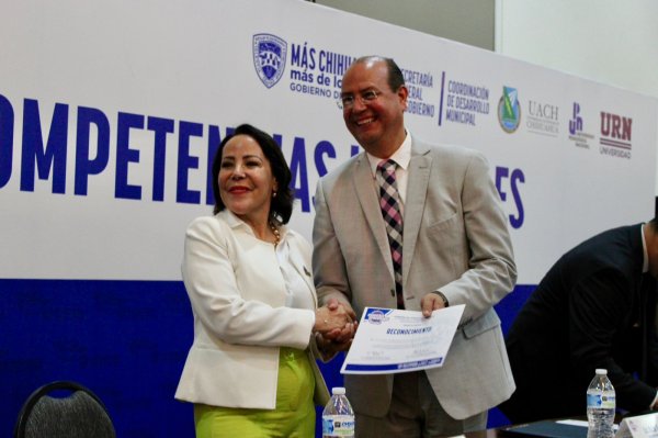 Reciben certificación de competencias laborales 130 funcionarios municipales