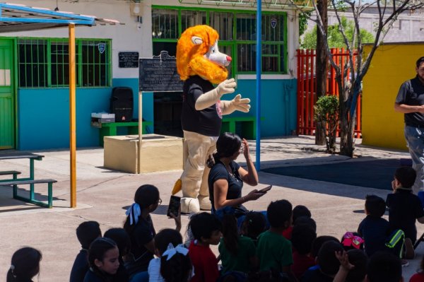 En Meoqui, llevan Policía Amigo al cierre del Programa DARE en Jardín de Niños Cuauhtémoc