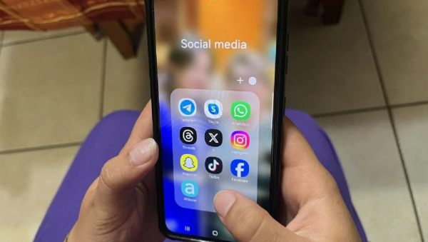 Unión Europea buscará establecer una edad mínima para acceder a las redes sociales