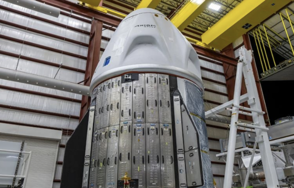 Musk recula y mantendrá en operaciones la cápsula espacial Dragon