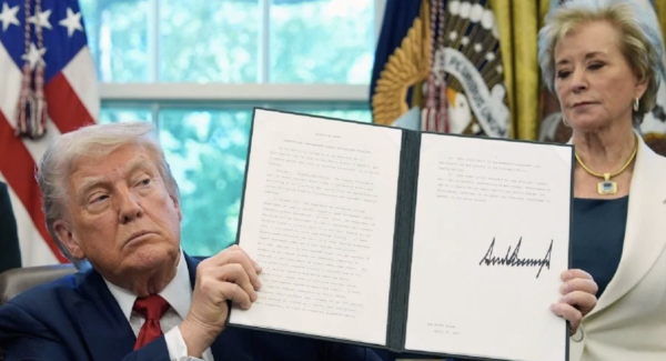 Gobierno de Trump pide a la Corte Suprema suspender la reinstauración de los empleados de educación; acusa al juez de exceder su autoridad