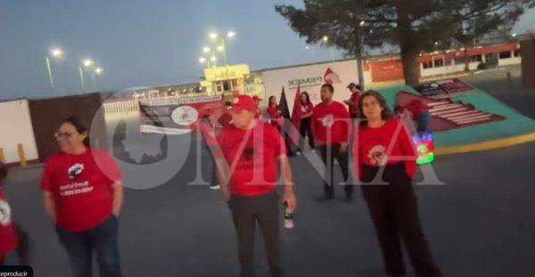 Toman docentes instalaciones de PEMEX